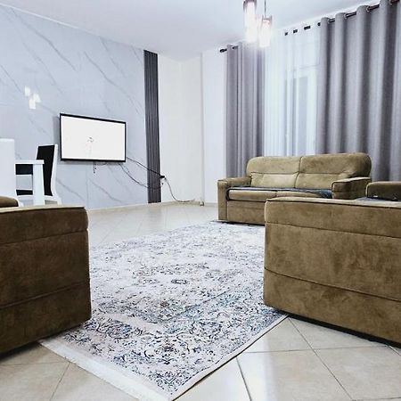 New Bazaar Side Bliss 2 Bed Room Apt With Free Garage Tiranë Eksteriør bilde