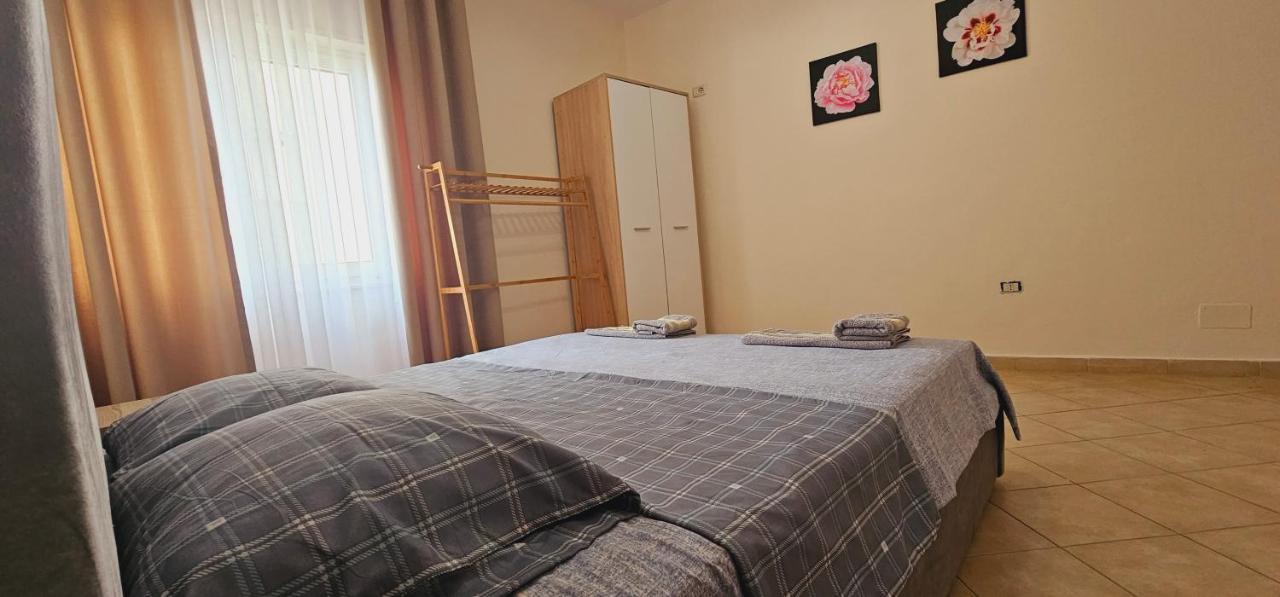 New Bazaar Side Bliss 2 Bed Room Apt With Free Garage Tiranë Eksteriør bilde