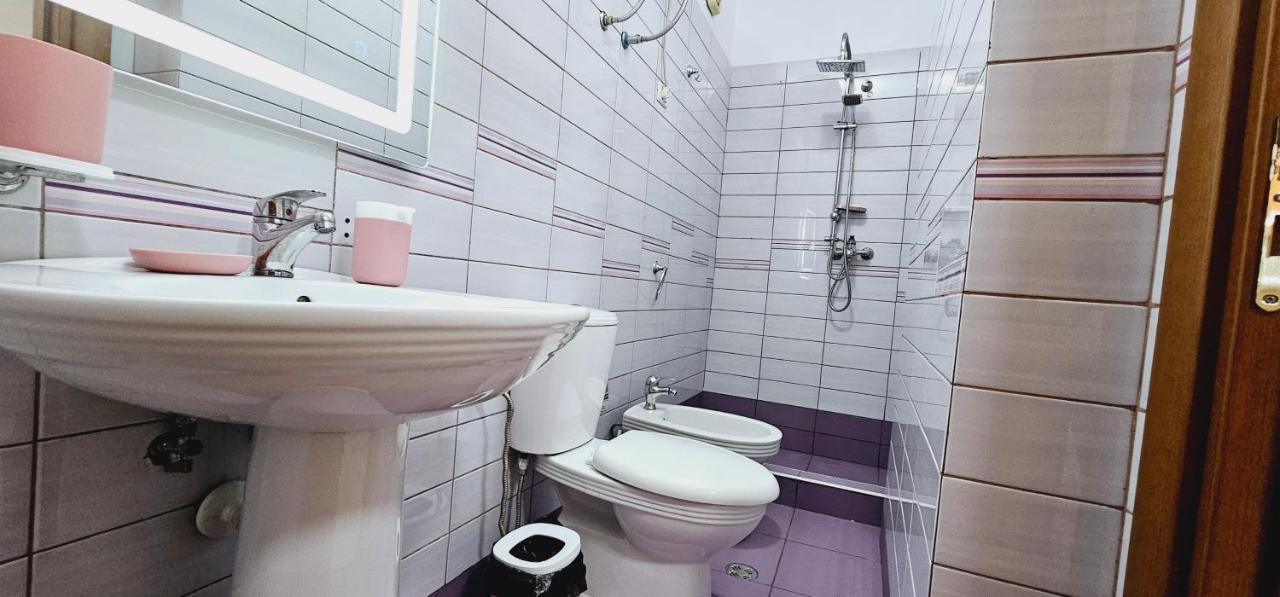 New Bazaar Side Bliss 2 Bed Room Apt With Free Garage Tiranë Eksteriør bilde